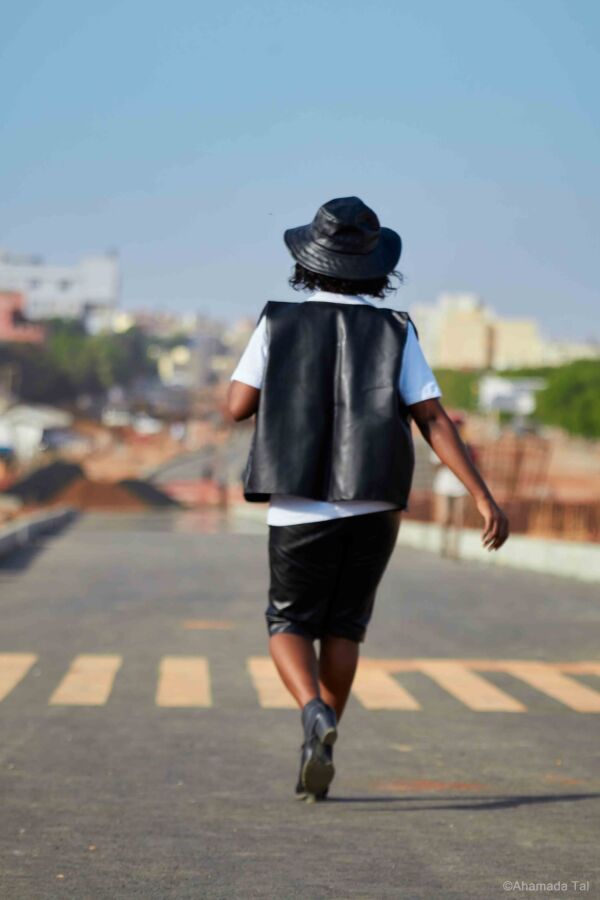 Gilet + short + bob casquette cuire noire-3